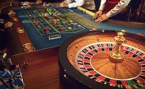 Slots ဂိမ်း Spin နှိပ်နေသောမြင်ကွင်း